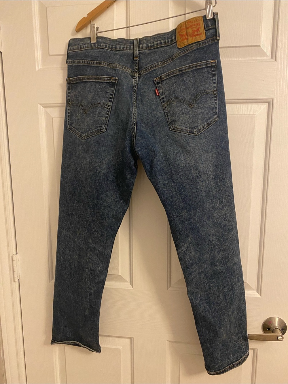 Levi's Men's Straight-Leg Medium Blue Denim Jeans